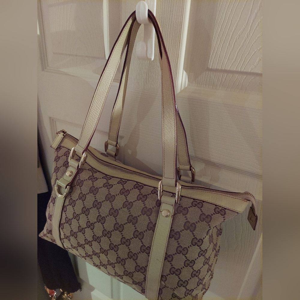 Vintage Gucci GG Canvas Abbey Medium Shoulder Bag - Picture 4 of 16